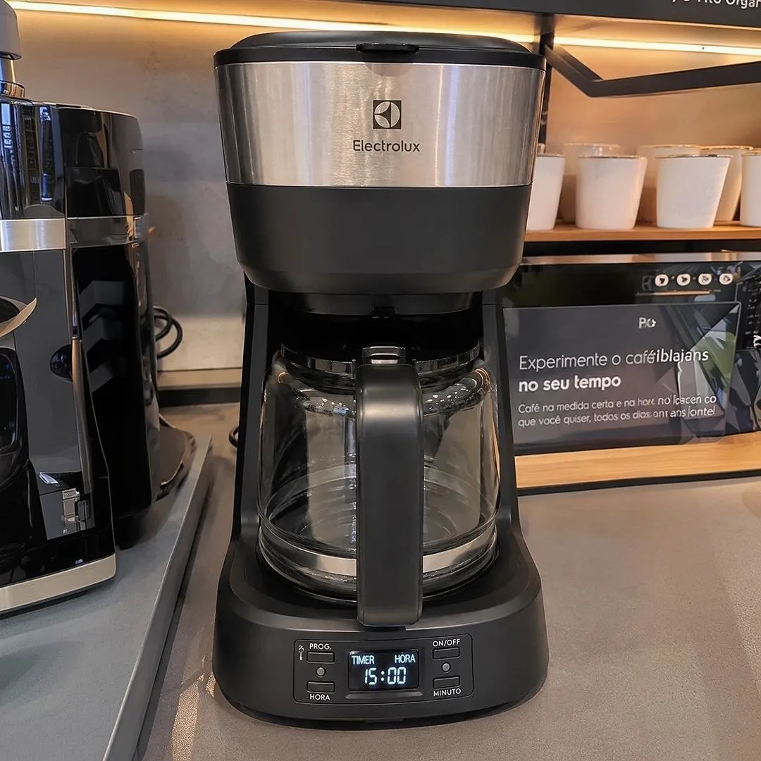 Cafeteira Elétrica Electrolux Inox 1,2L (30 xícaras) ECM25 127V